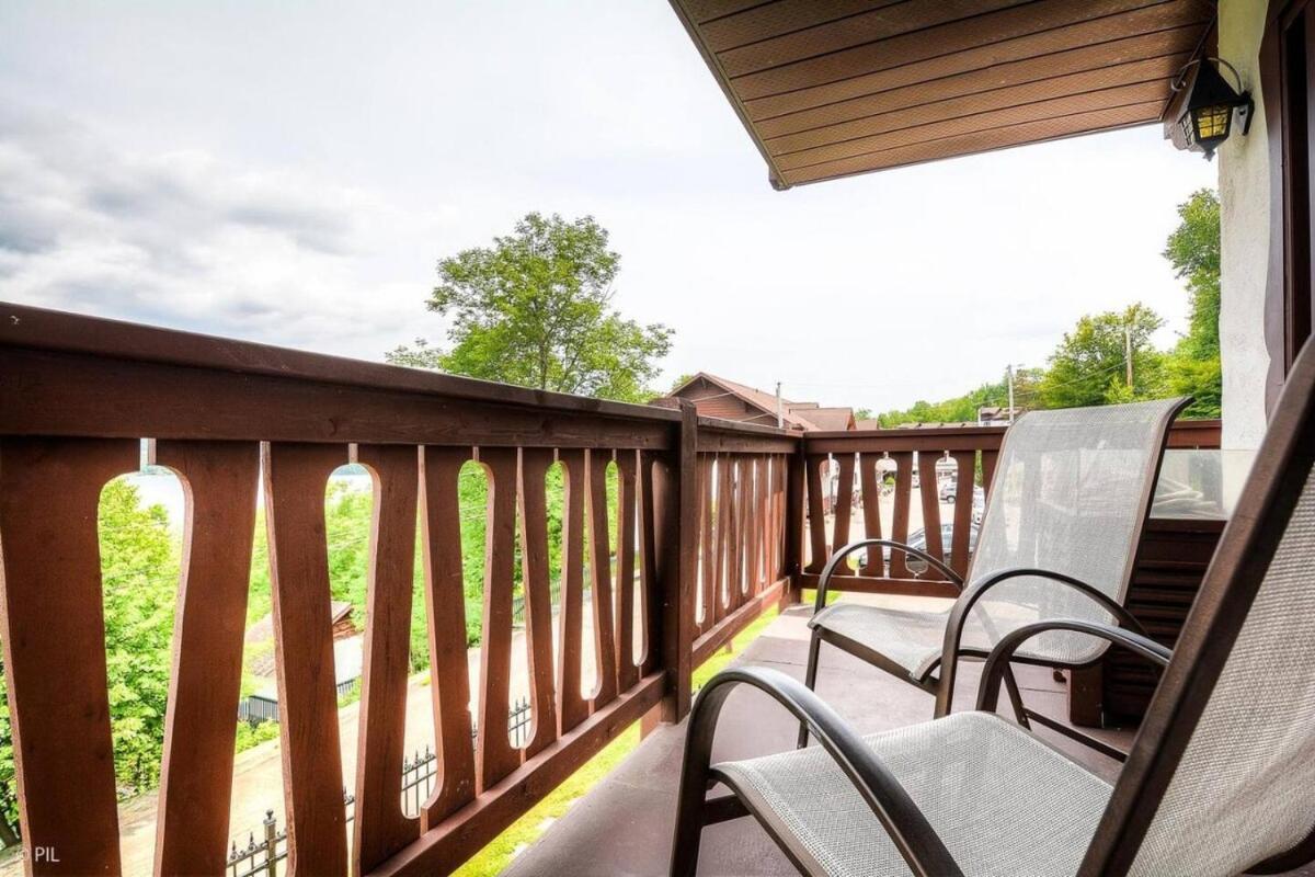 Holiday home Amazing Lakemountain View 5min To Tremblant464 *