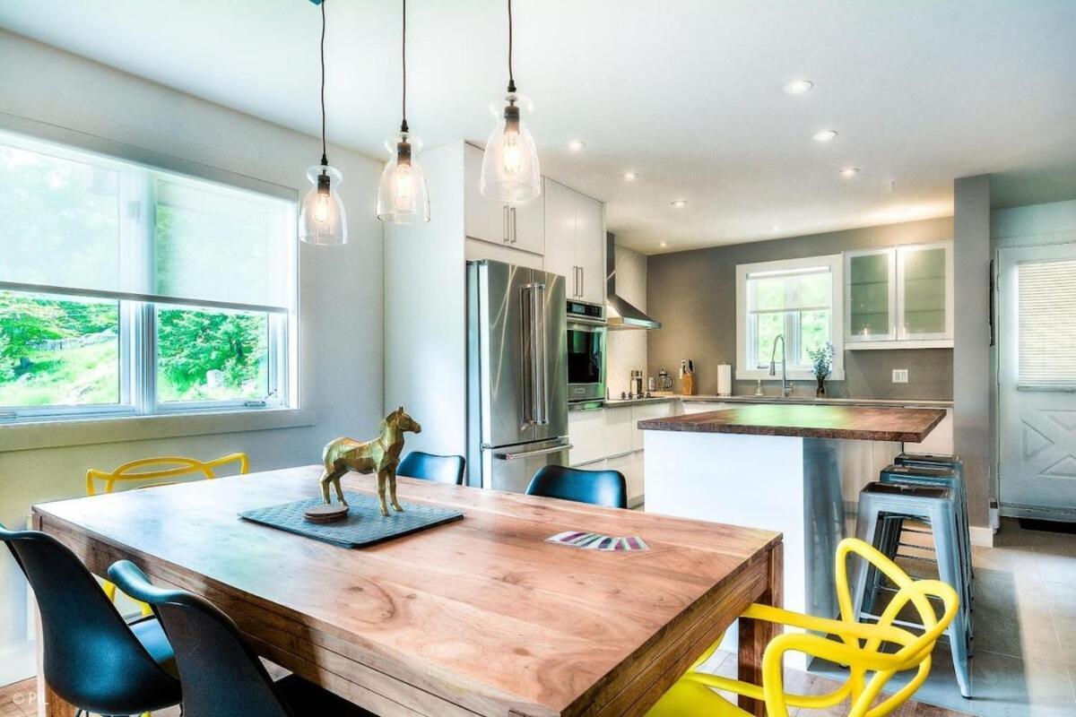 Amazing Lakemountain View 5min To Tremblant464 Holiday home